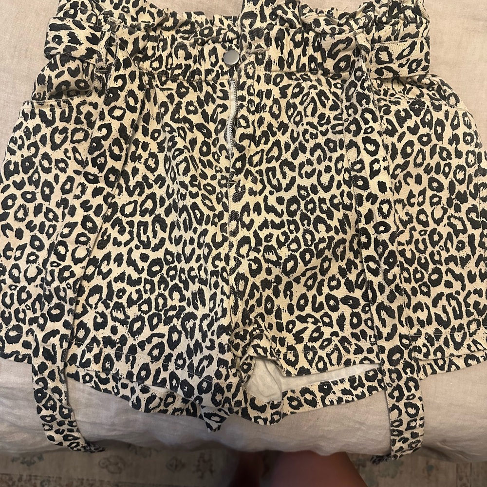 Le Lis High Waist Black and Cream Shorts LEOPARD NEVER WORN